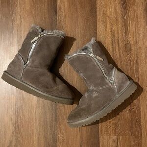 Kids size 4 UGG boots Grey with silver sipper up the side